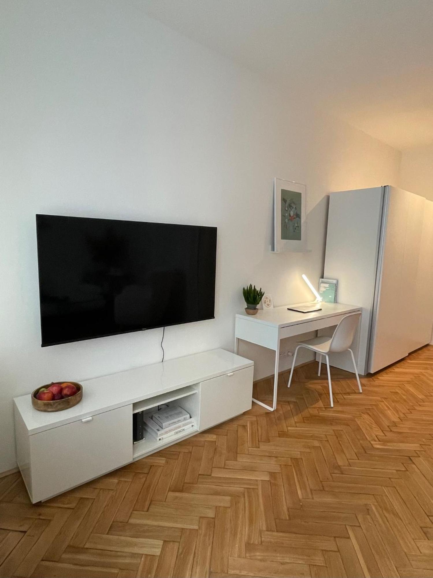 Urban Retreat I Modern Boho Apartments In Lovely Letna District - 10 Minutes From Old Town Prague Exterior photo