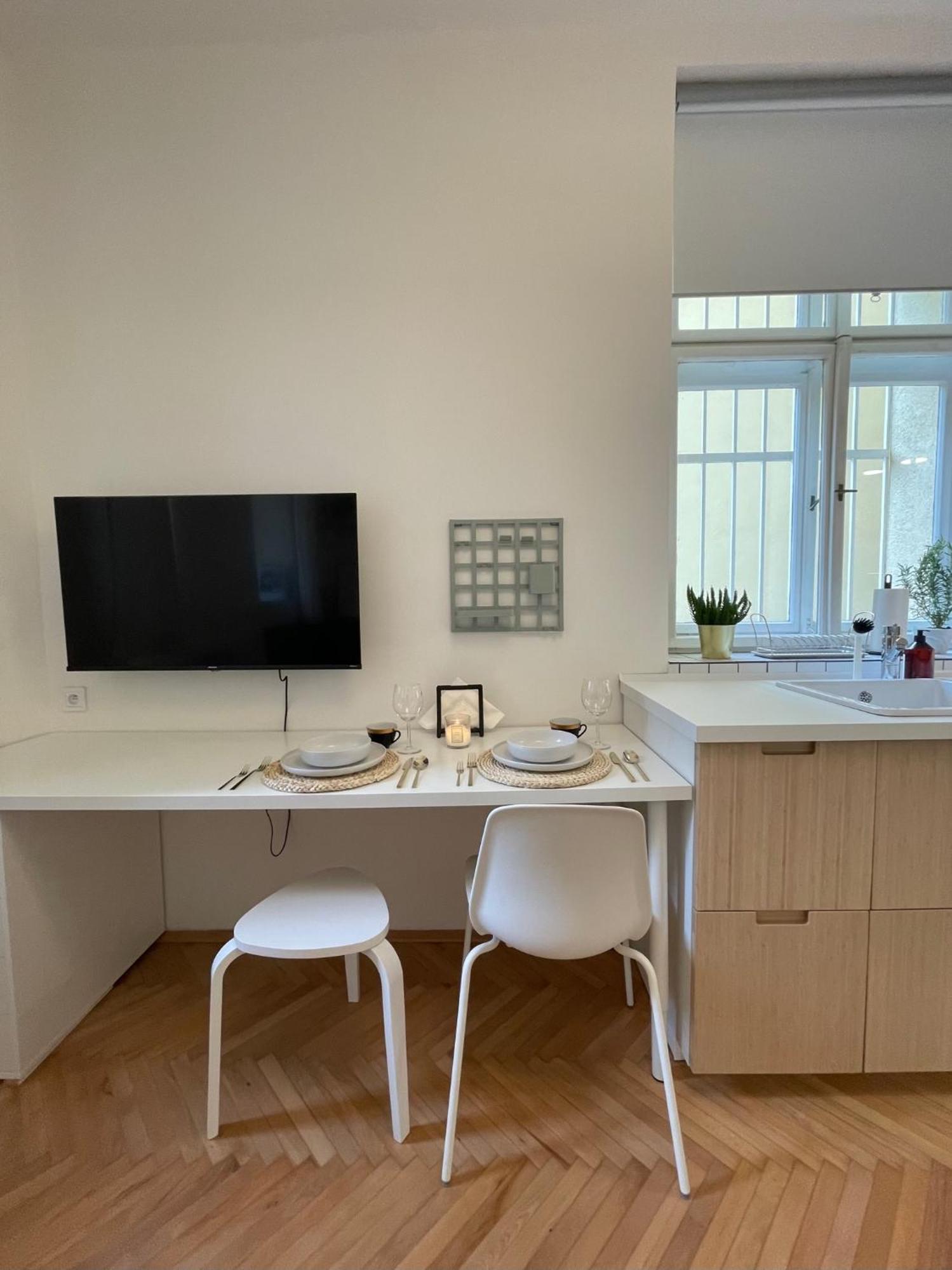 Urban Retreat I Modern Boho Apartments In Lovely Letna District - 10 Minutes From Old Town Prague Exterior photo