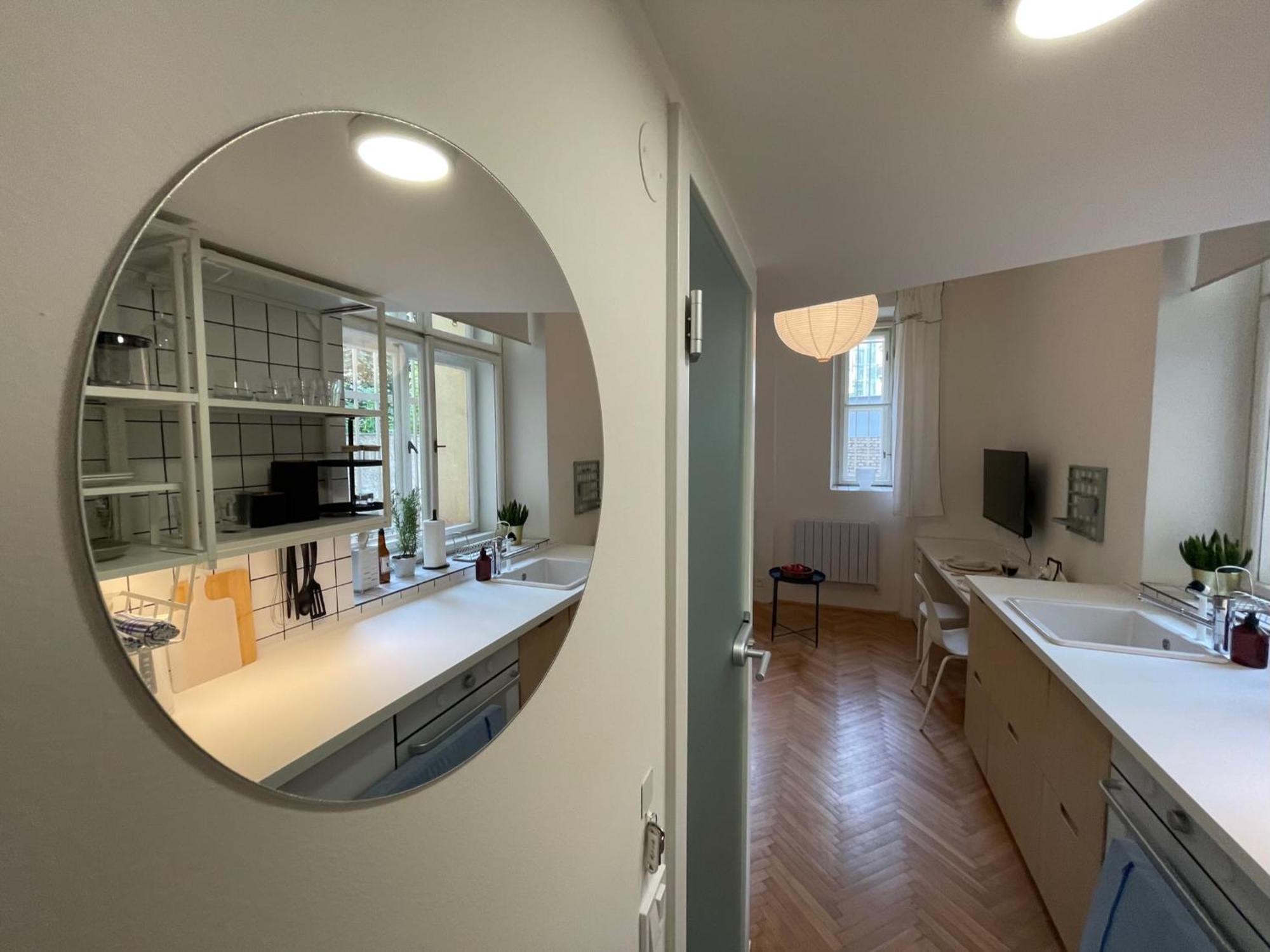 Urban Retreat I Modern Boho Apartments In Lovely Letna District - 10 Minutes From Old Town Prague Exterior photo